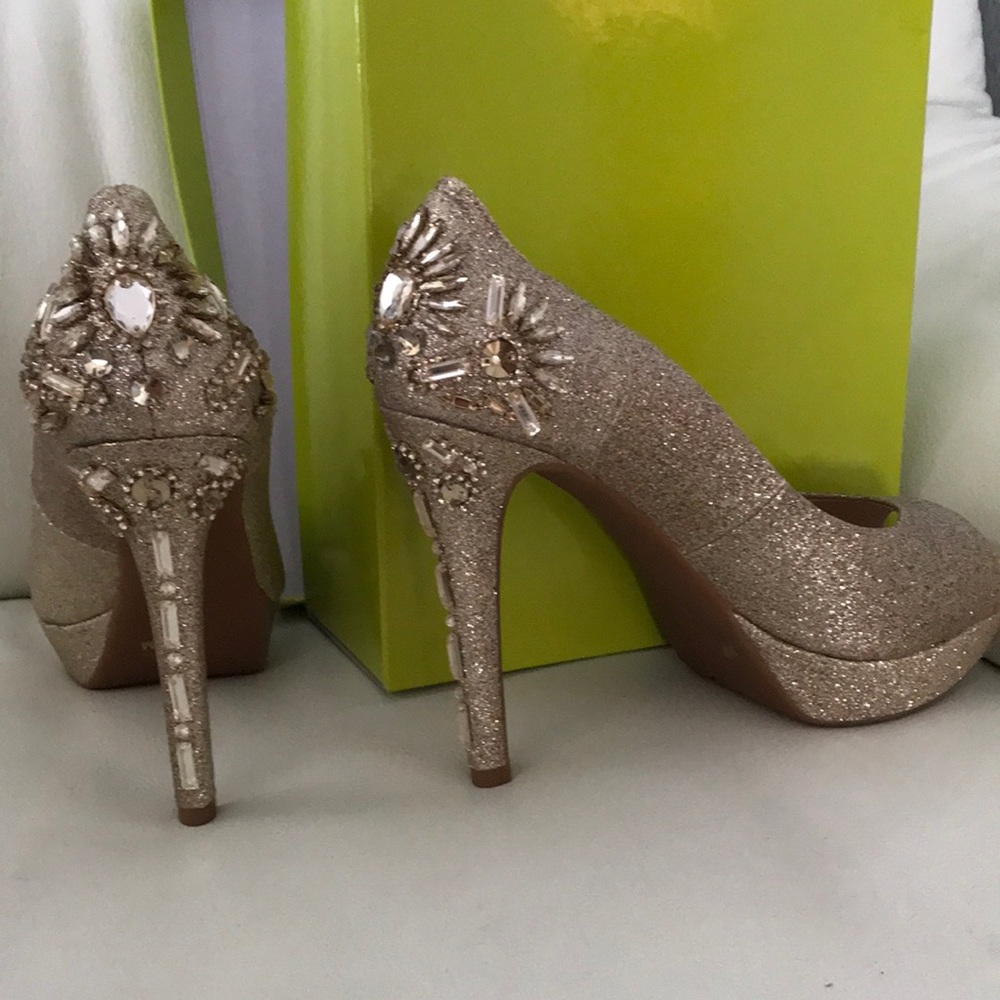 Champagne/ gold heels